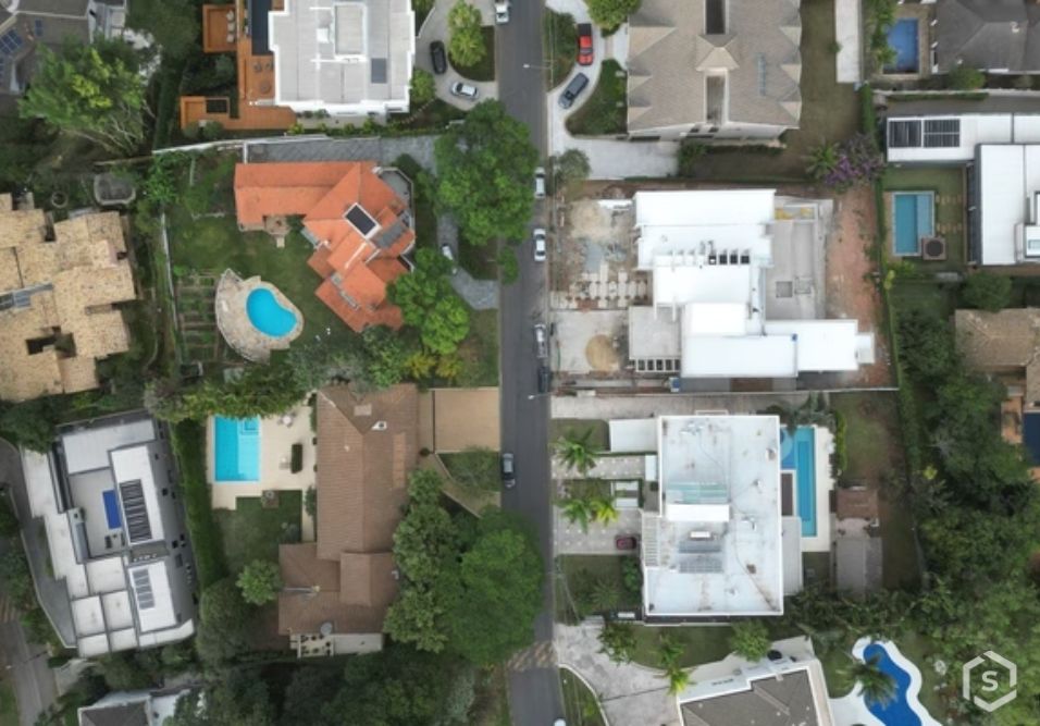 Imagem aerea mostra ruas recapeadas no Residencial Tamboré 1