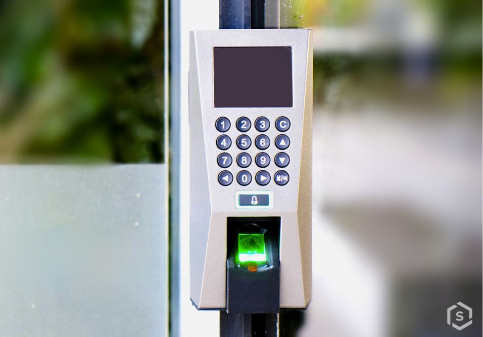 Aparelho de portaria virtual com uso de biometria em condomínio