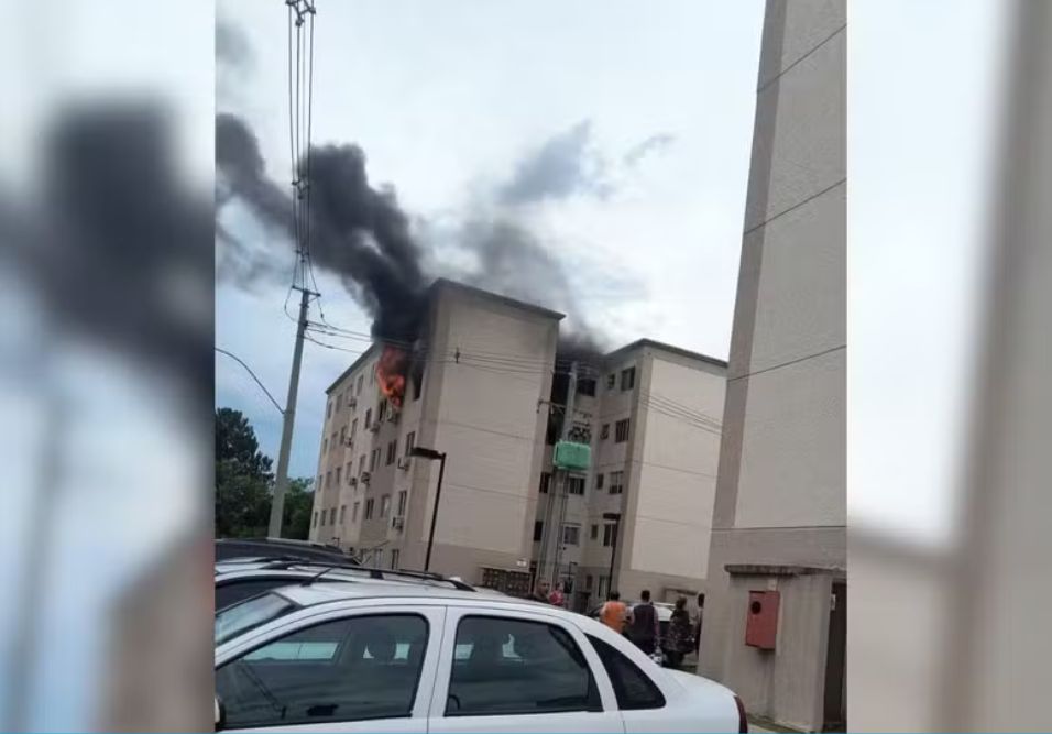Prédio incendiando