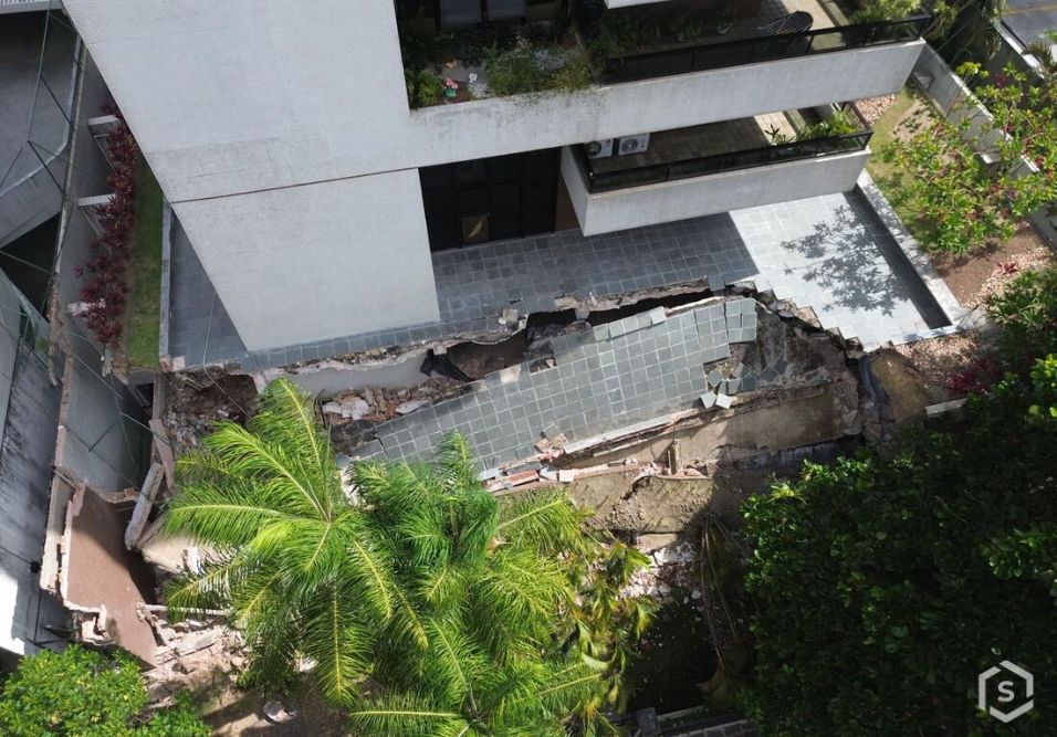 Corpo de Bombeiros evacuou edifício após desabamento de marquise no Espinheiro, Recife