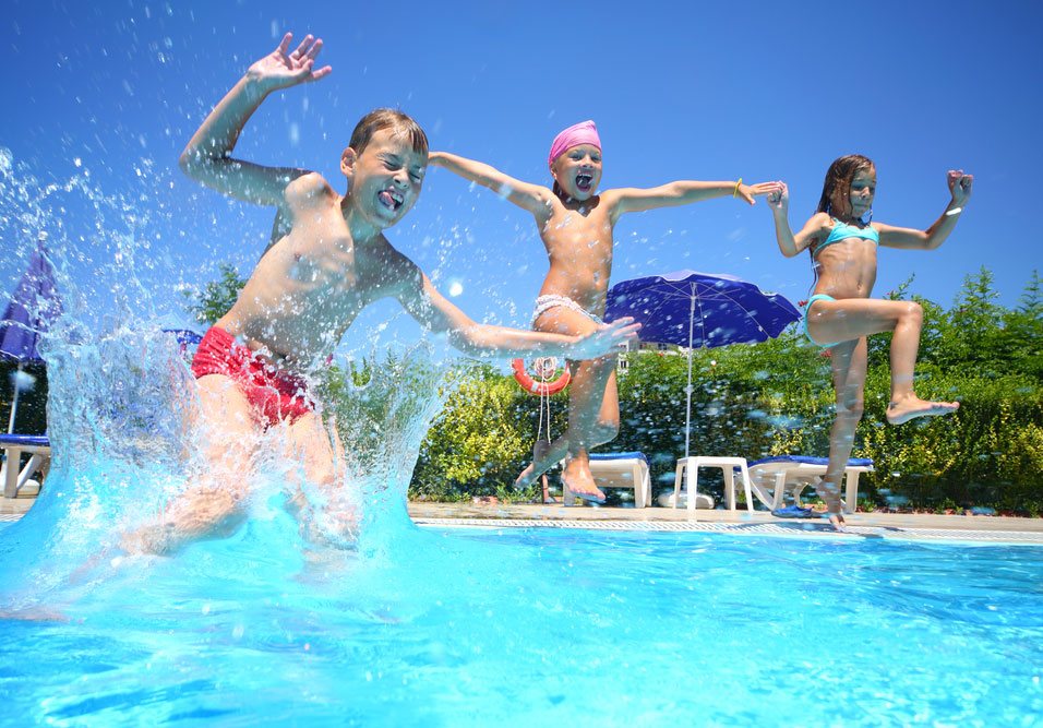 A piscina do seu condomínio está preparada para o verão?