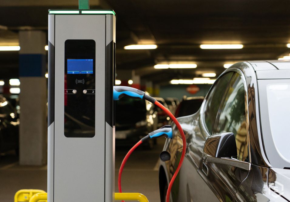 Carregadores de veículos elétricos devem ser instalados por engenheiros
