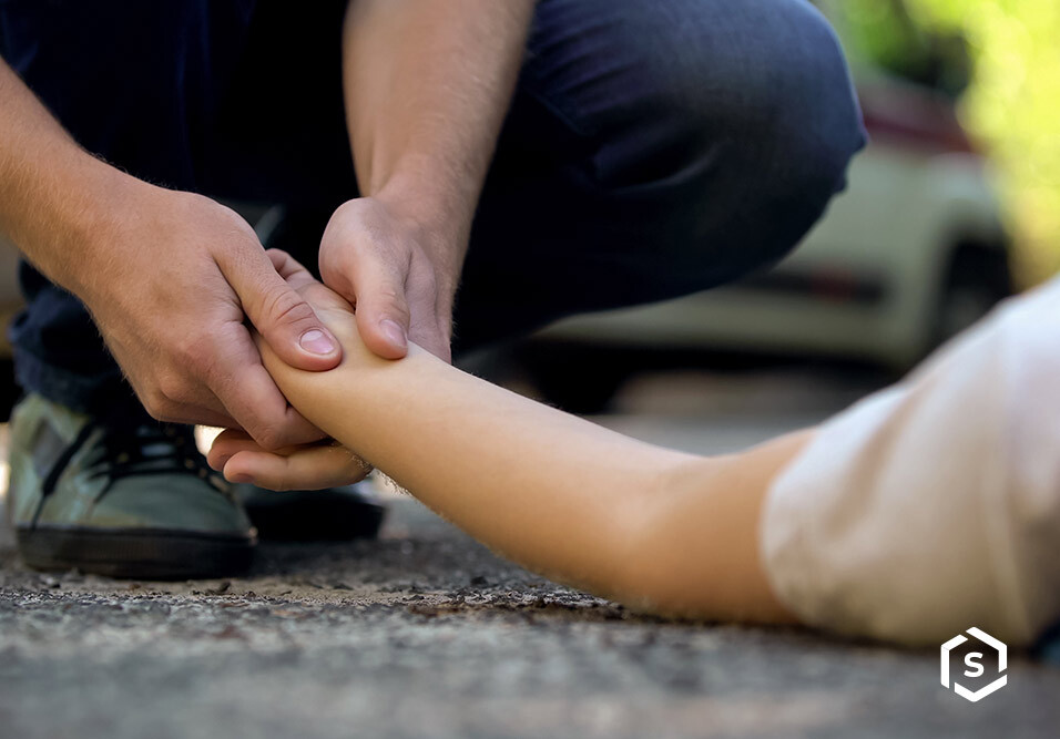 Jovem morre em garagem 