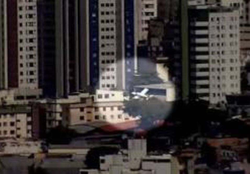 Síndico aguarda informações após avião atingir prédio em MG