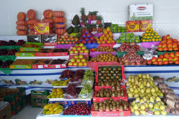 feira com grande diversidade de frutas foto feira premium queijos